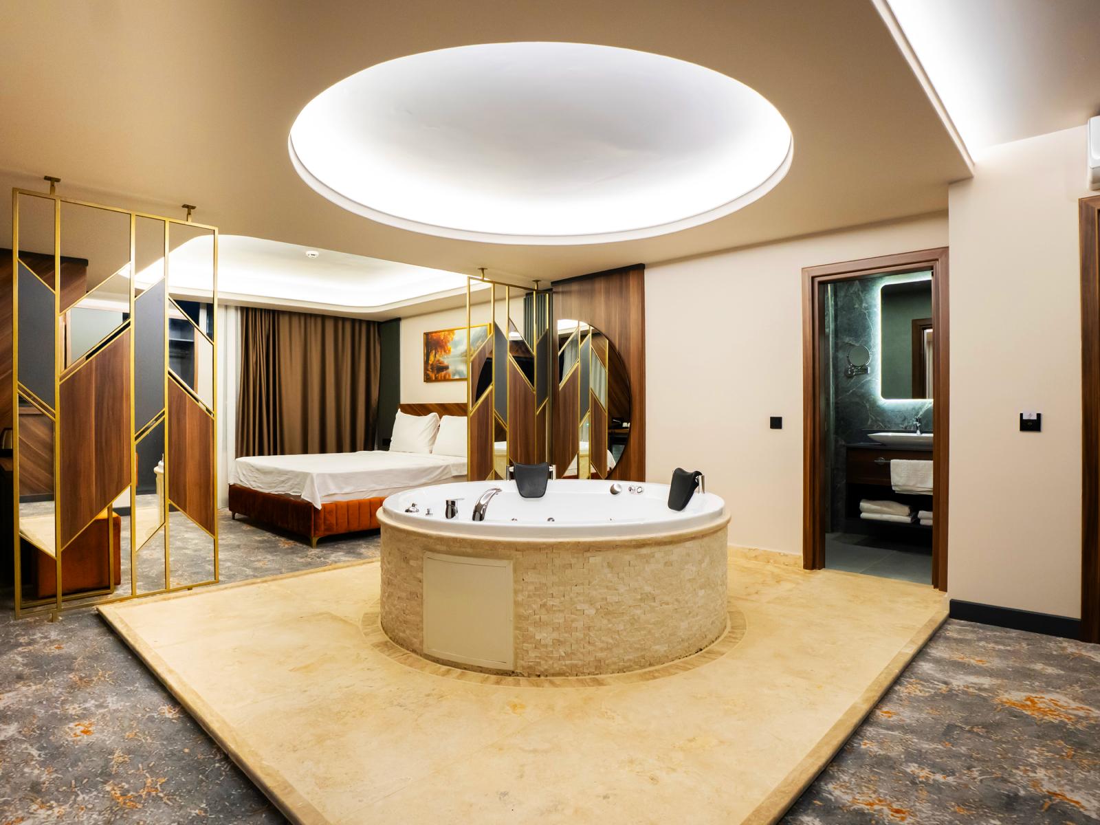 Superior Room jacuzzi area